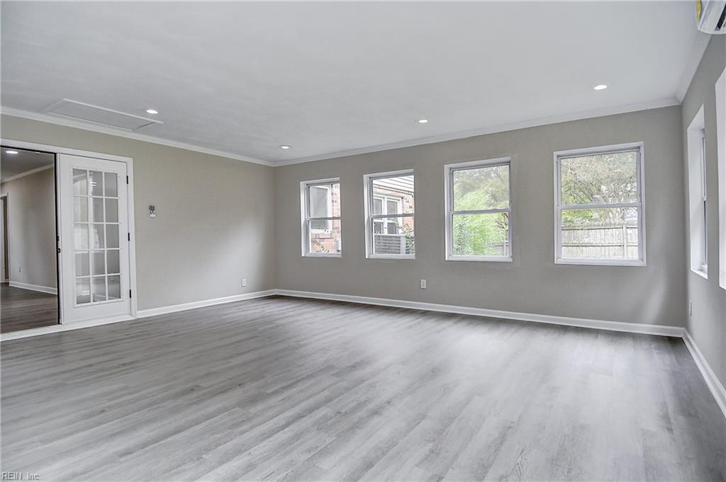 700 Hemlock Cres Property Photo 18
