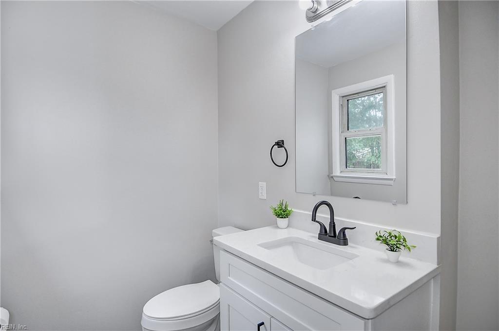 700 Hemlock Cres Property Photo 20