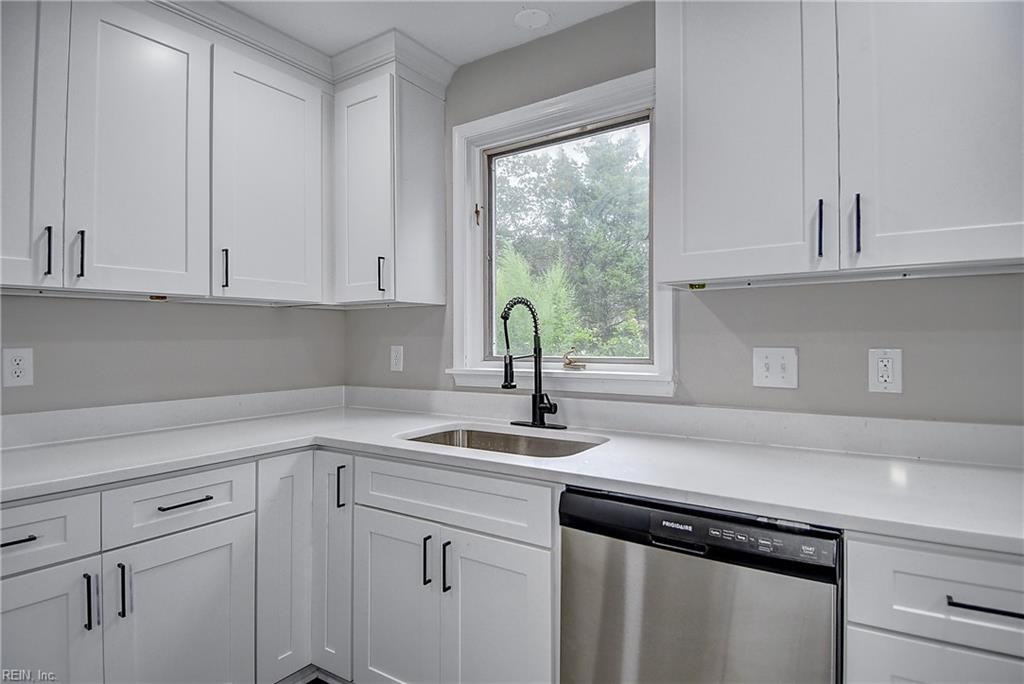 700 Hemlock Cres Property Photo 25