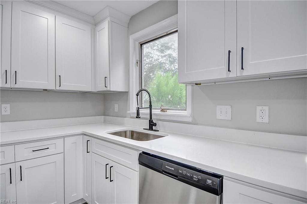 700 Hemlock Cres Property Photo 26