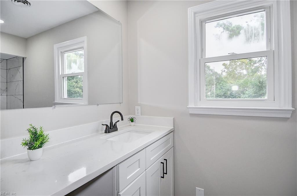 700 Hemlock Cres Property Photo 32