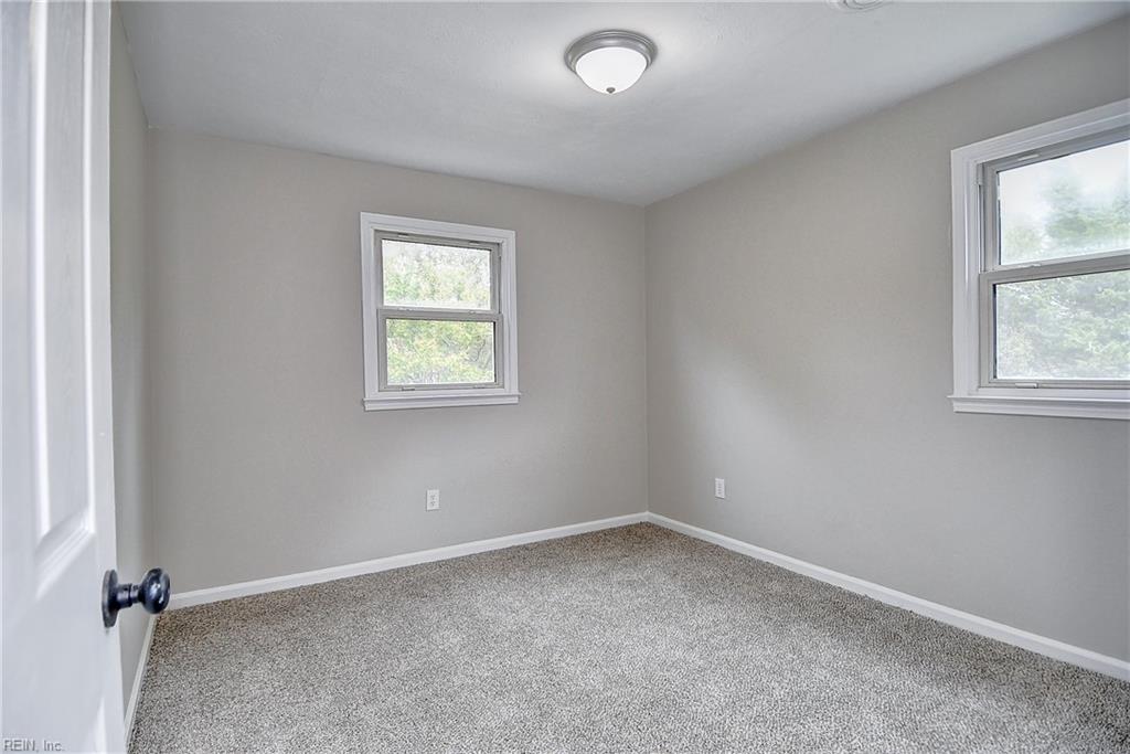 700 Hemlock Cres Property Photo 34