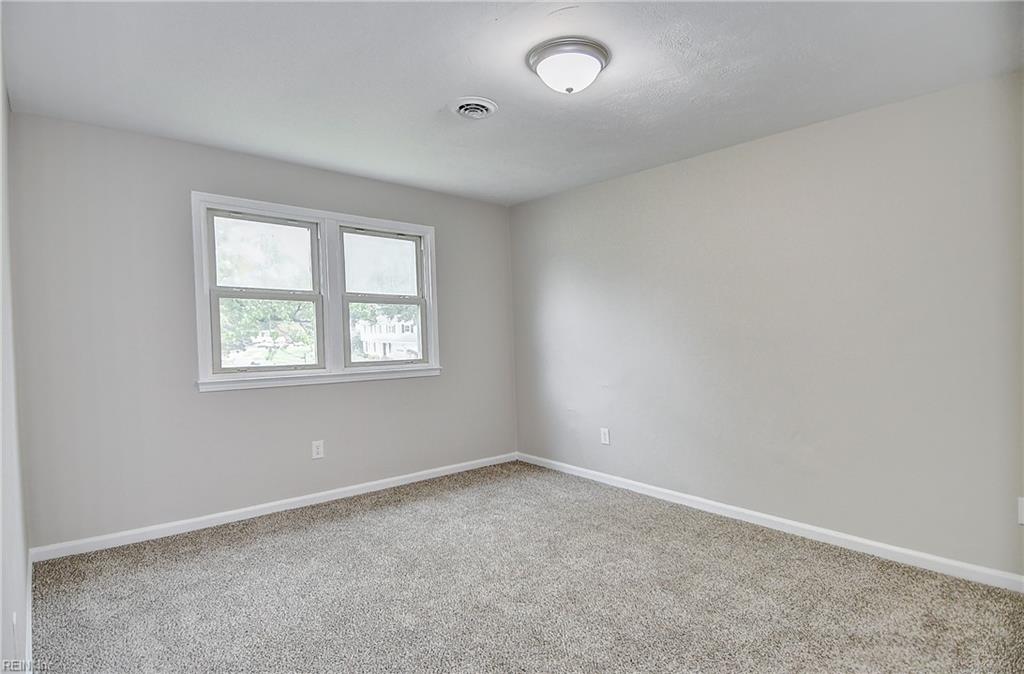 700 Hemlock Cres Property Photo 36
