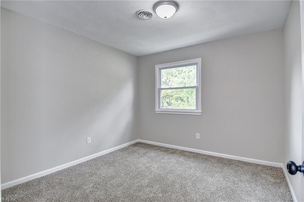 700 Hemlock Cres Property Photo 38