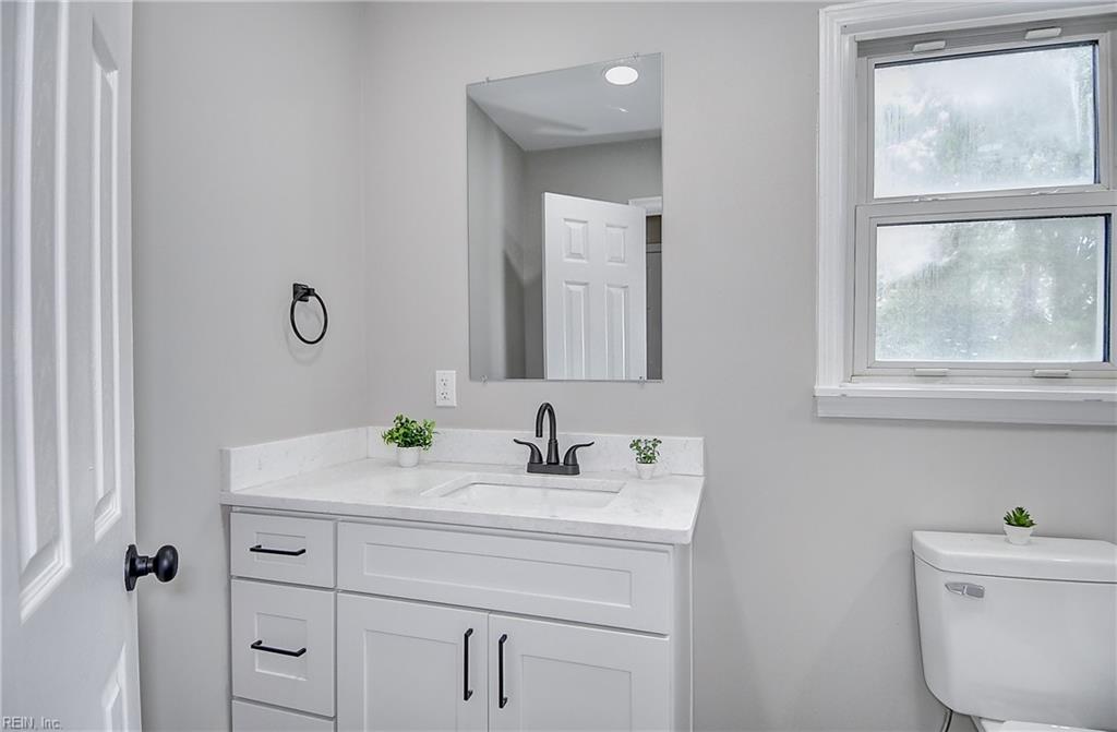 700 Hemlock Cres Property Photo 40