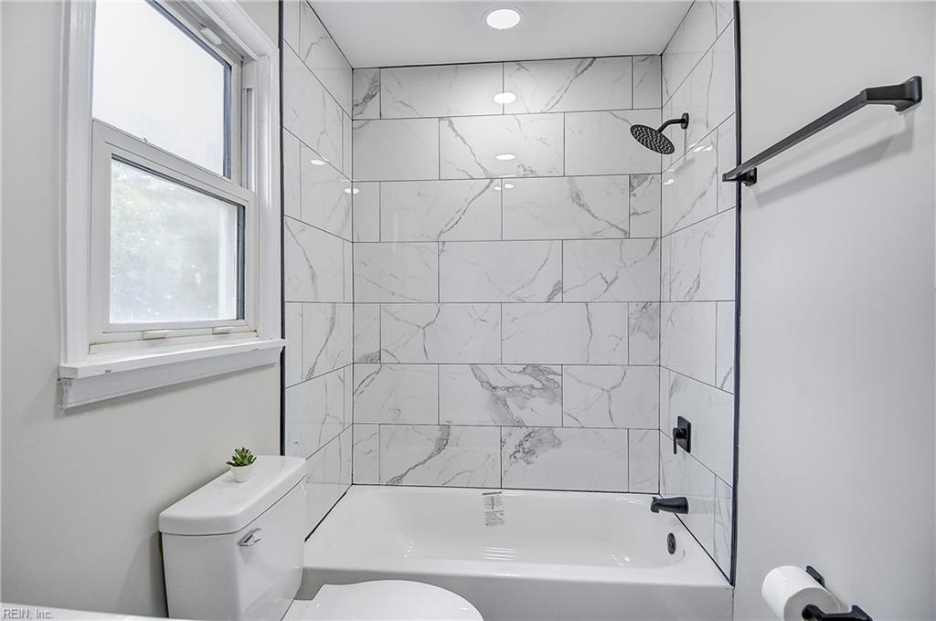 700 Hemlock Cres Property Photo 41