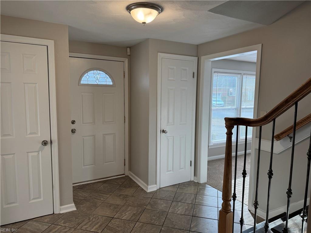 2026 Meadow Lake Ct Property Photo 4