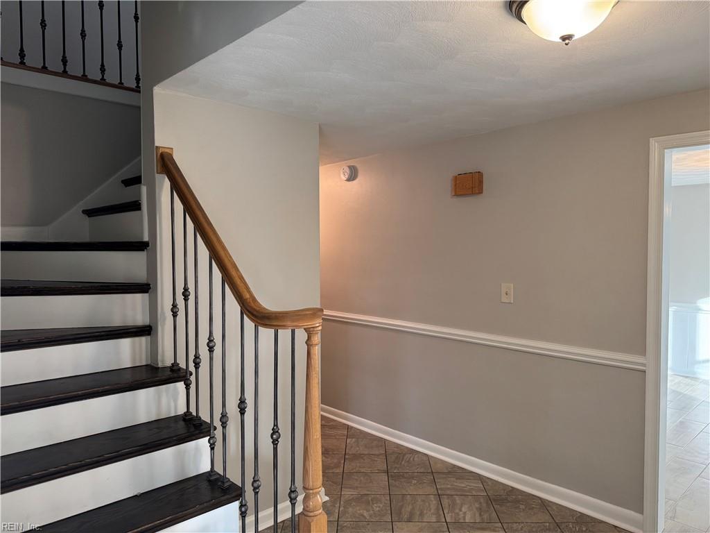 2026 Meadow Lake Ct Property Photo 5