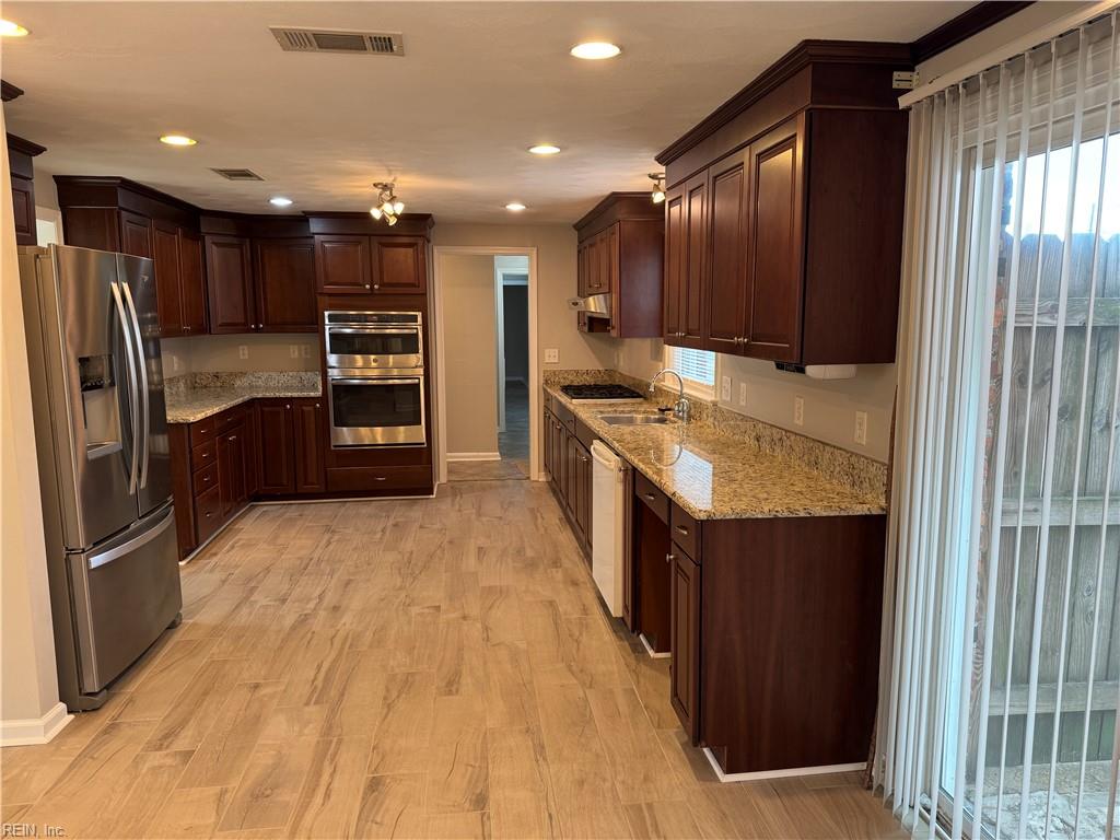 2026 Meadow Lake Ct Property Photo 8