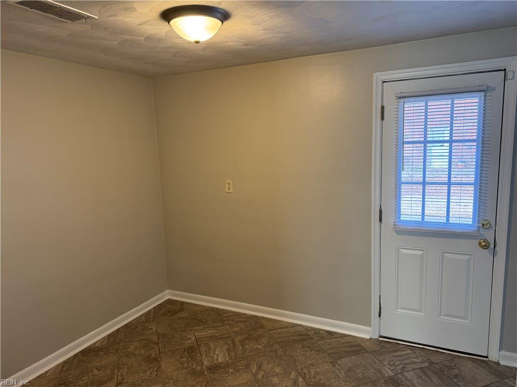 2026 Meadow Lake Ct Property Photo 16