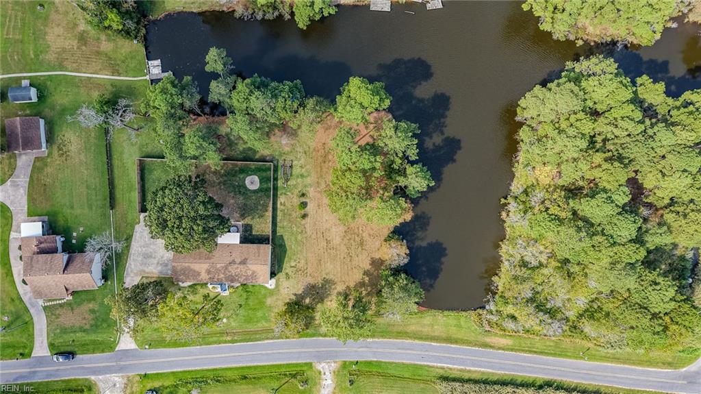 407 Driftwood Dr Property Photo 5