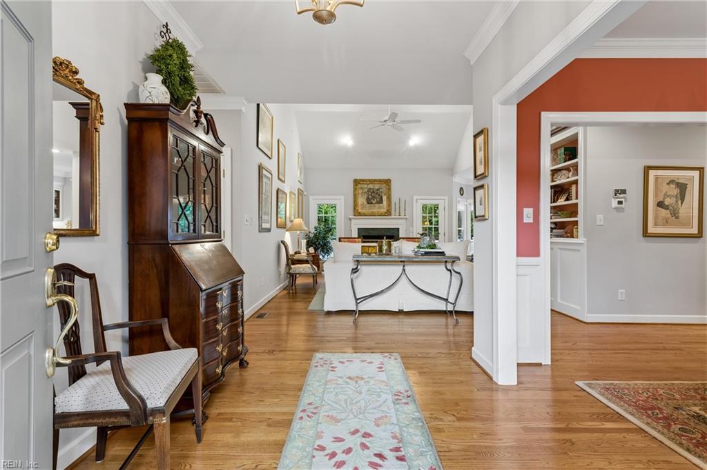 100 Spring Br Property Photo 3