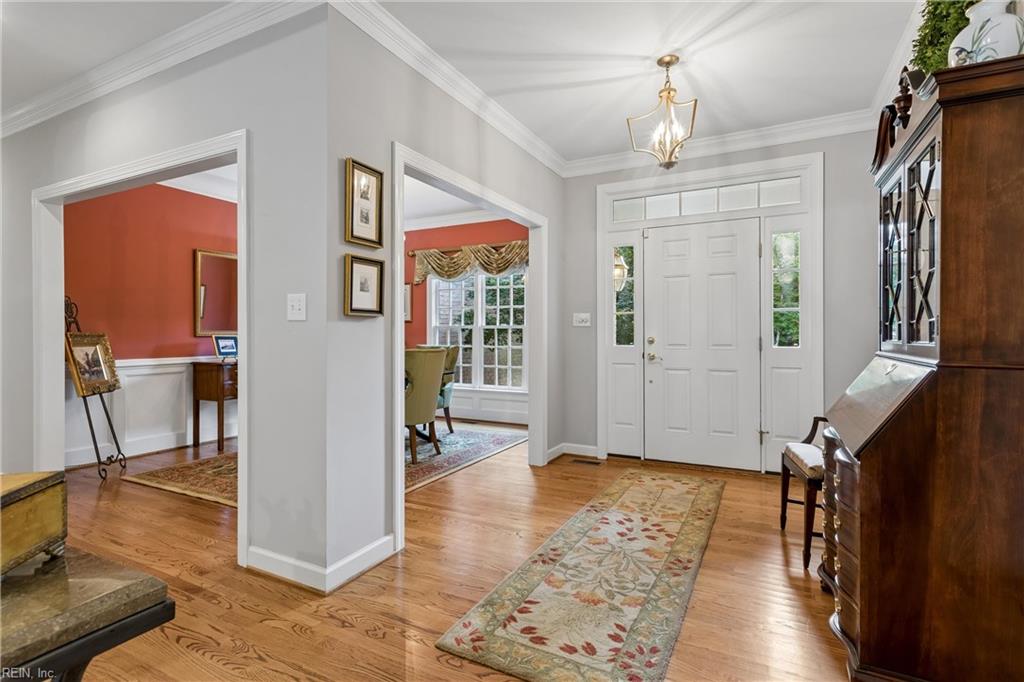 100 Spring Br Property Photo 4