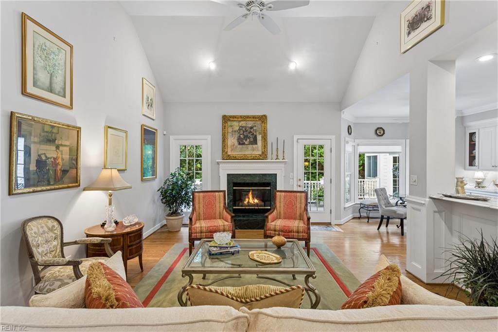 100 Spring Br Property Photo 8