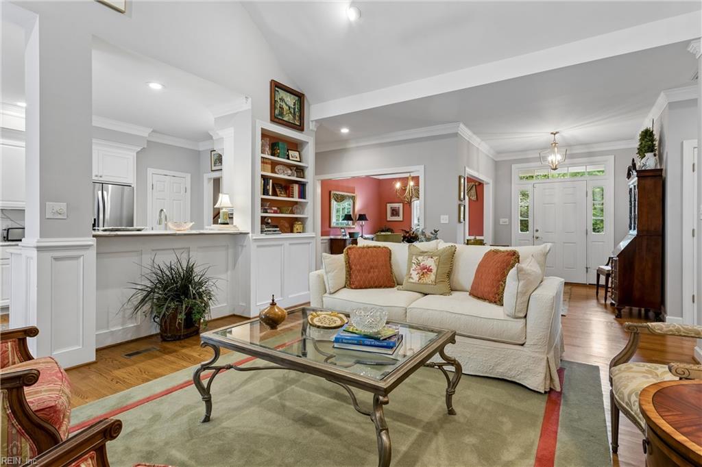 100 Spring Br Property Photo 10