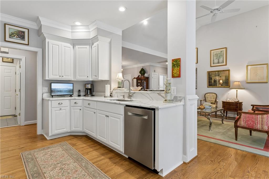 100 Spring Br Property Photo 14