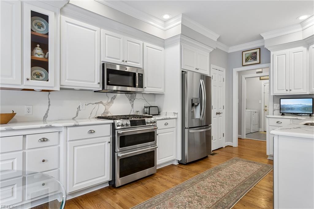 100 Spring Br Property Photo 15
