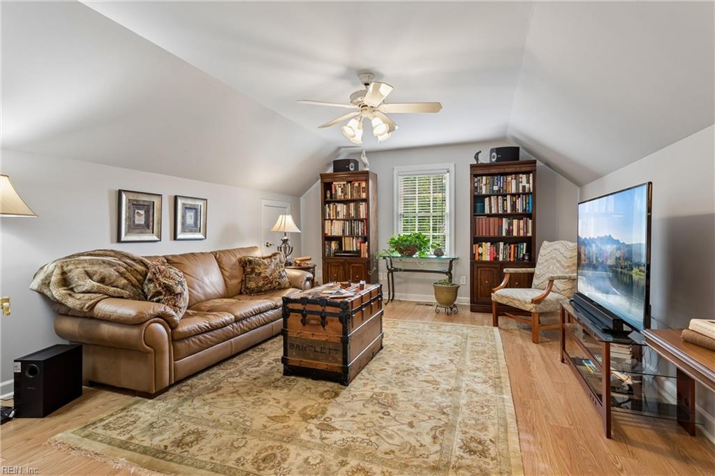 100 Spring Br Property Photo 34