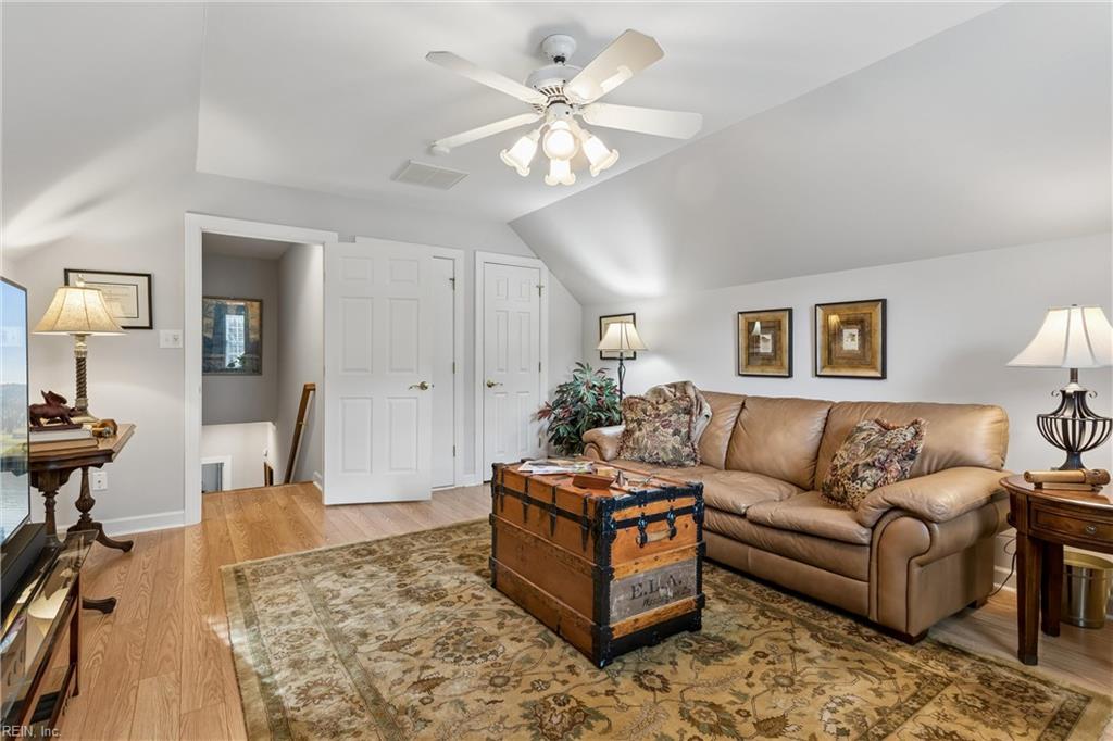 100 Spring Br Property Photo 35