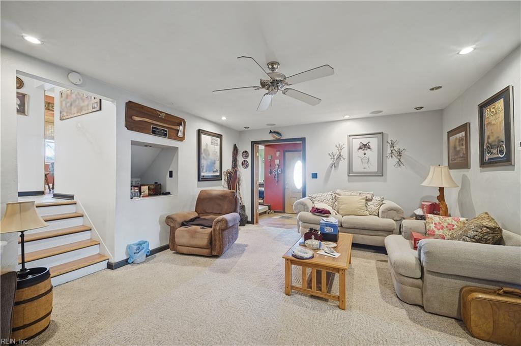 648 Charlecote Dr Property Photo 10