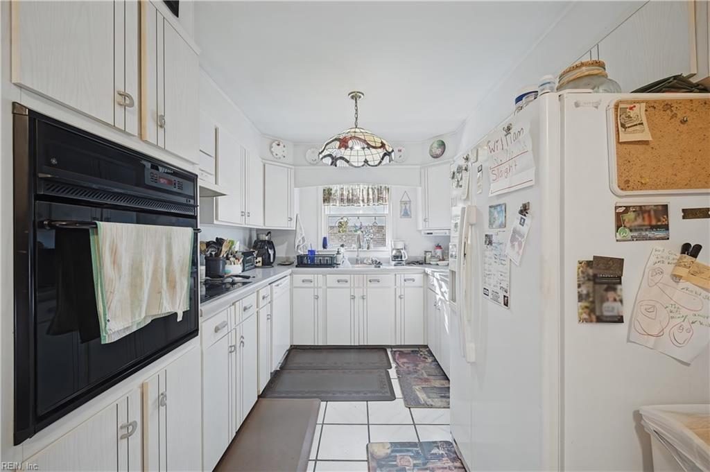 648 Charlecote Dr Property Photo 18
