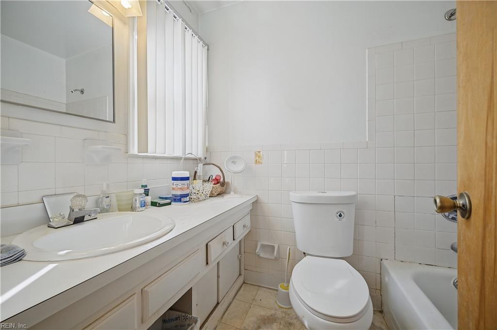 648 Charlecote Dr Property Photo 32