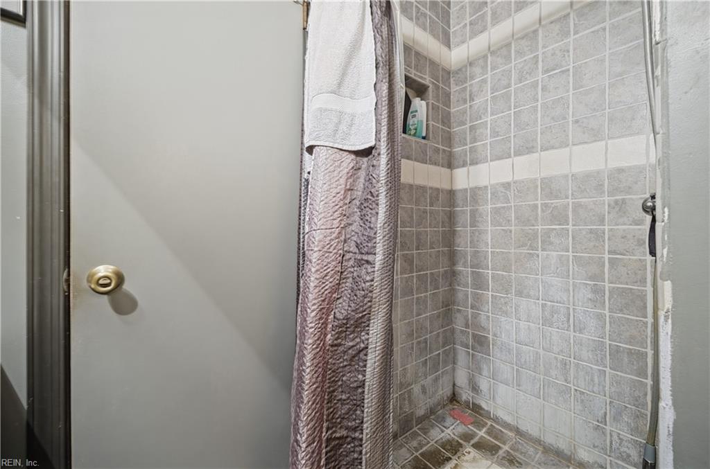 648 Charlecote Dr Property Photo 35