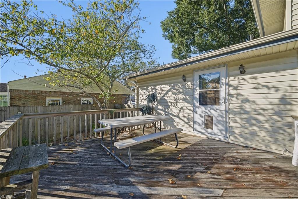 648 Charlecote Dr Property Photo 41