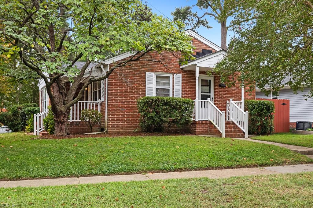 1440 Huntington Cres Property Photo 2