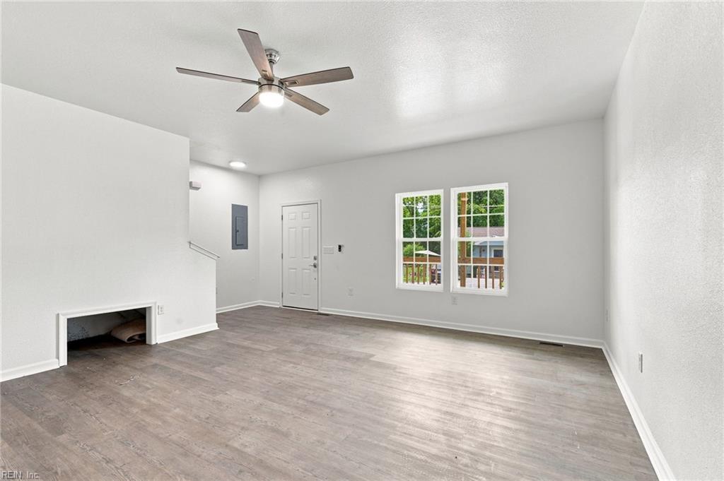 308 N Lloyd St Property Photo 4