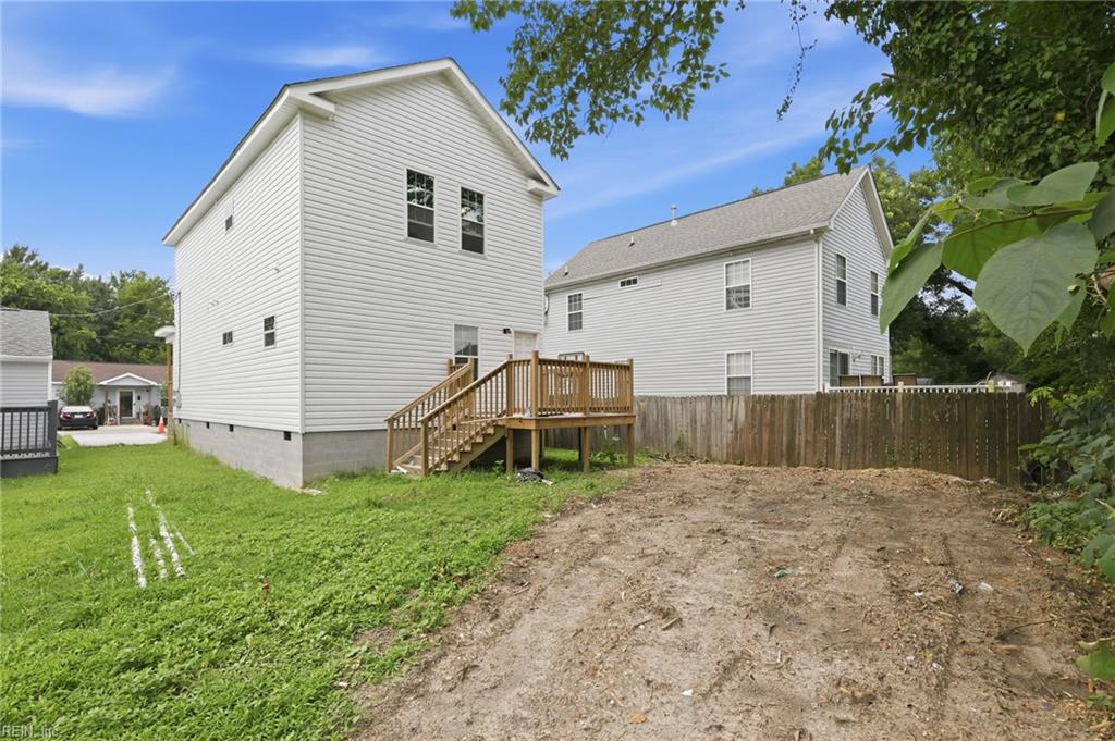 308 N Lloyd St Property Photo 9