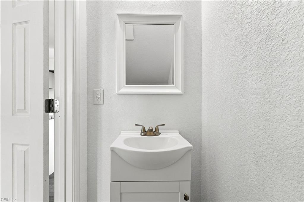 308 N Lloyd St Property Photo 12