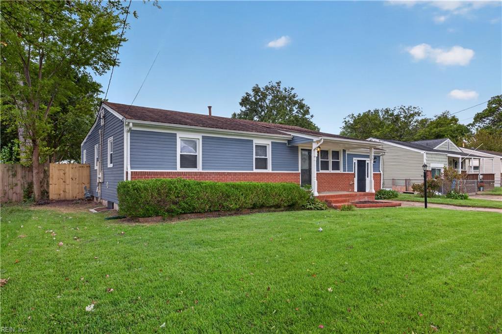 2706 Halsey St Property Photo 2