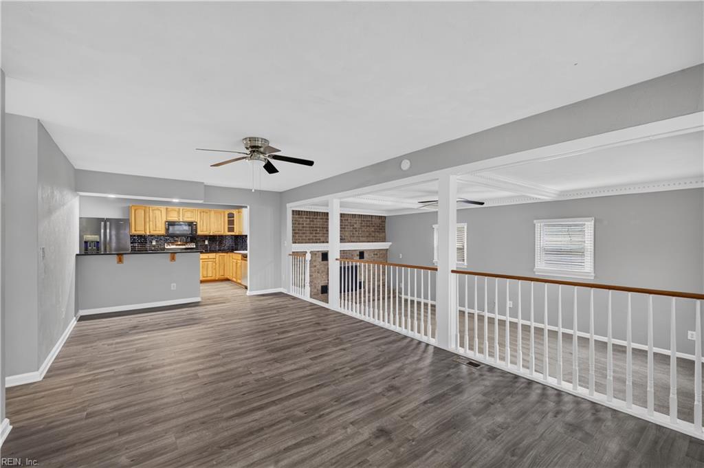 2706 Halsey St Property Photo 5