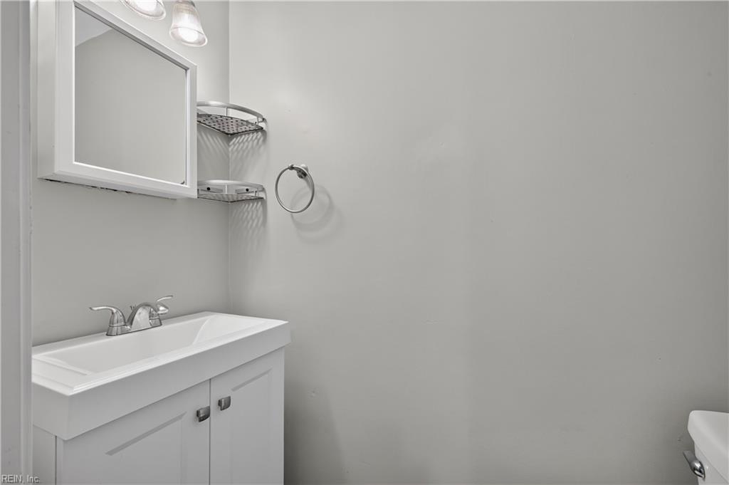 2706 Halsey St Property Photo 22