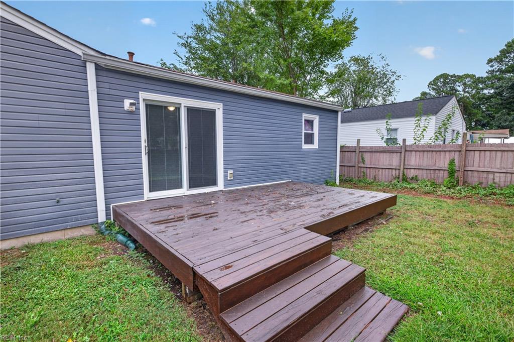 2706 Halsey St Property Photo 23
