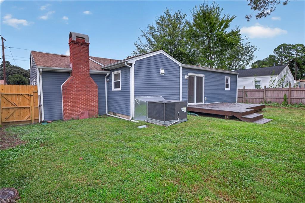 2706 Halsey St Property Photo 24