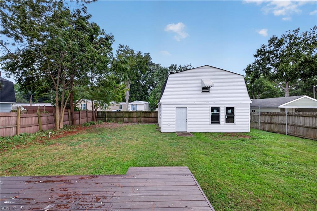 2706 Halsey St Property Photo 26