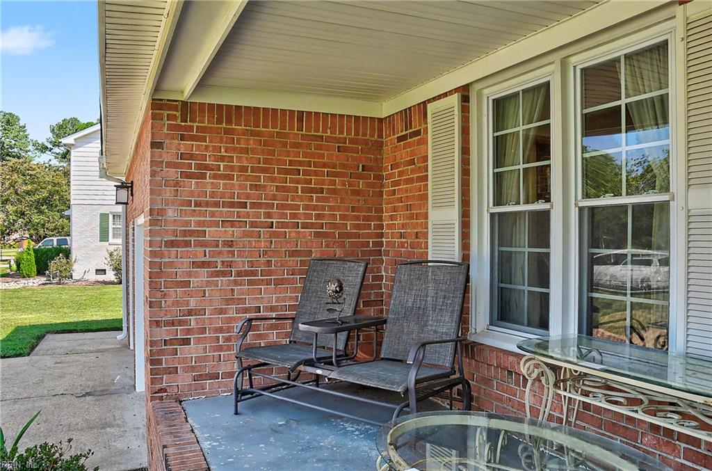 816 Adrian Dr Property Photo 3