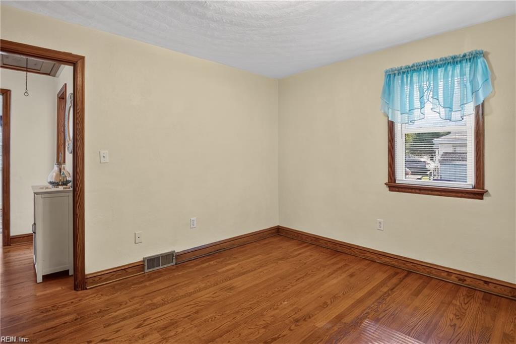 308 Hanbury Ave Property Photo 8