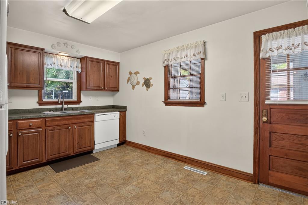 308 Hanbury Ave Property Photo 32