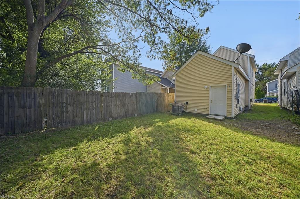 1226 Lindsay Ave Property Photo 23