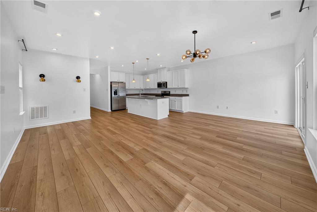120 Stegg St Property Photo 5