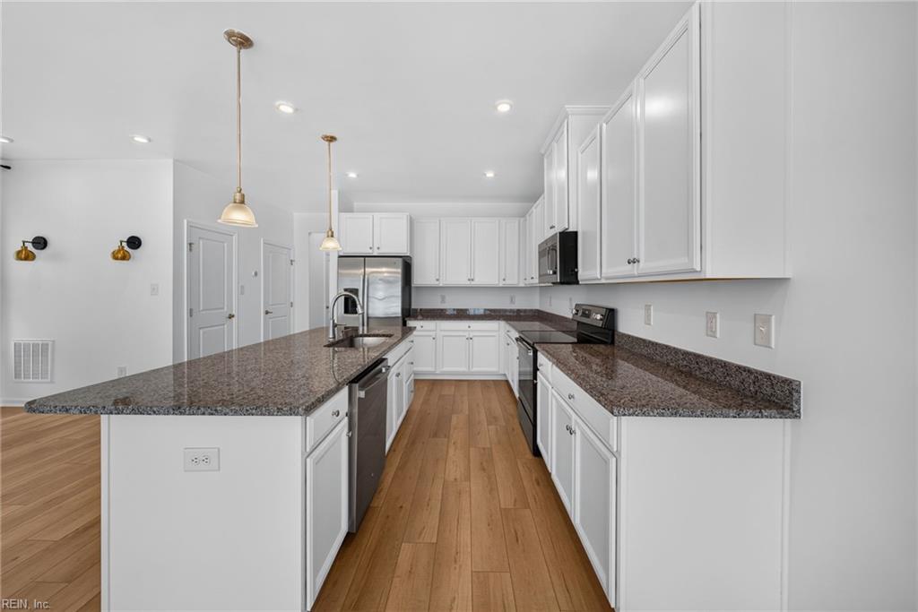 120 Stegg St Property Photo 11