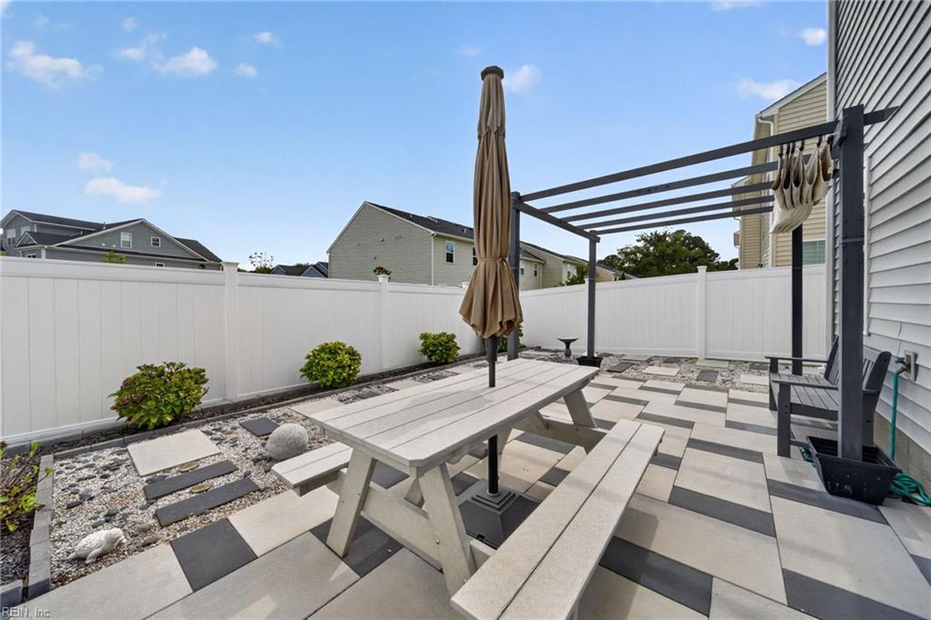 120 Stegg St Property Photo 25
