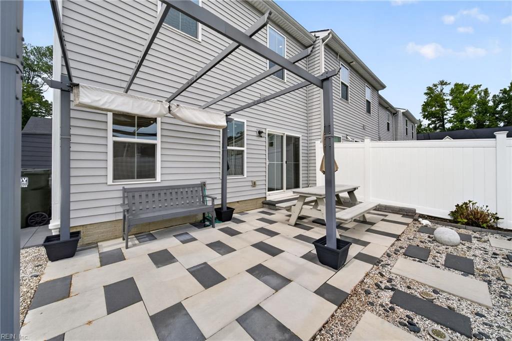 120 Stegg St Property Photo 26
