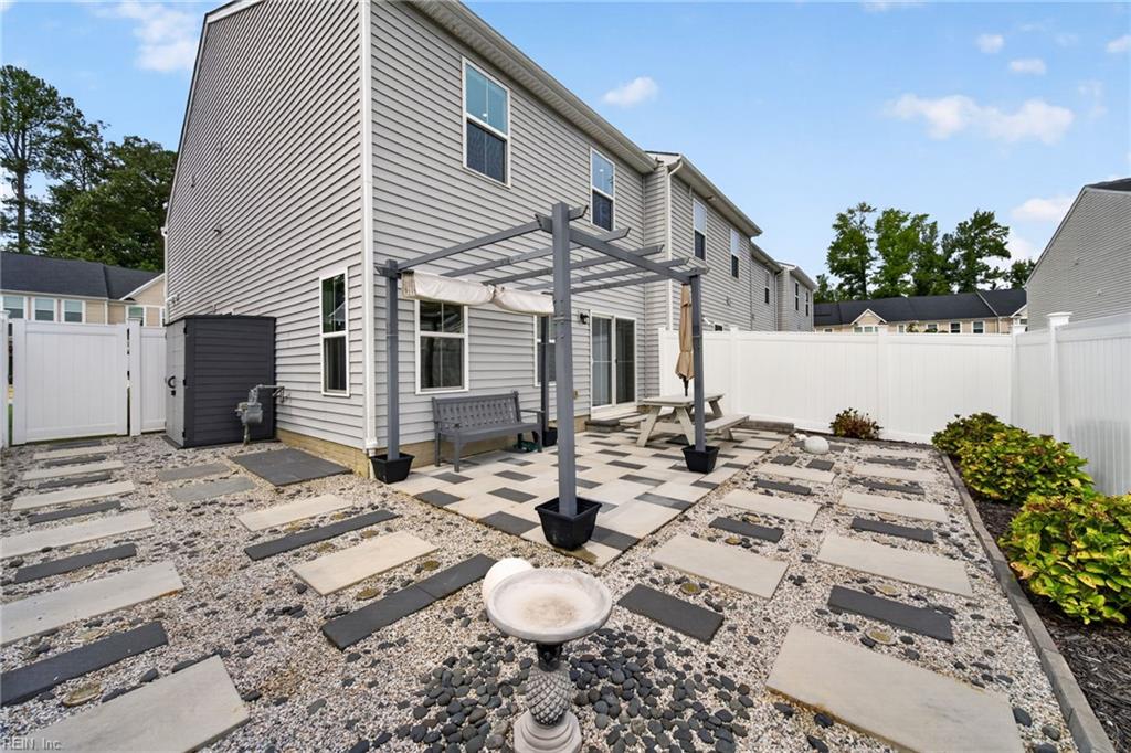 120 Stegg St Property Photo 27