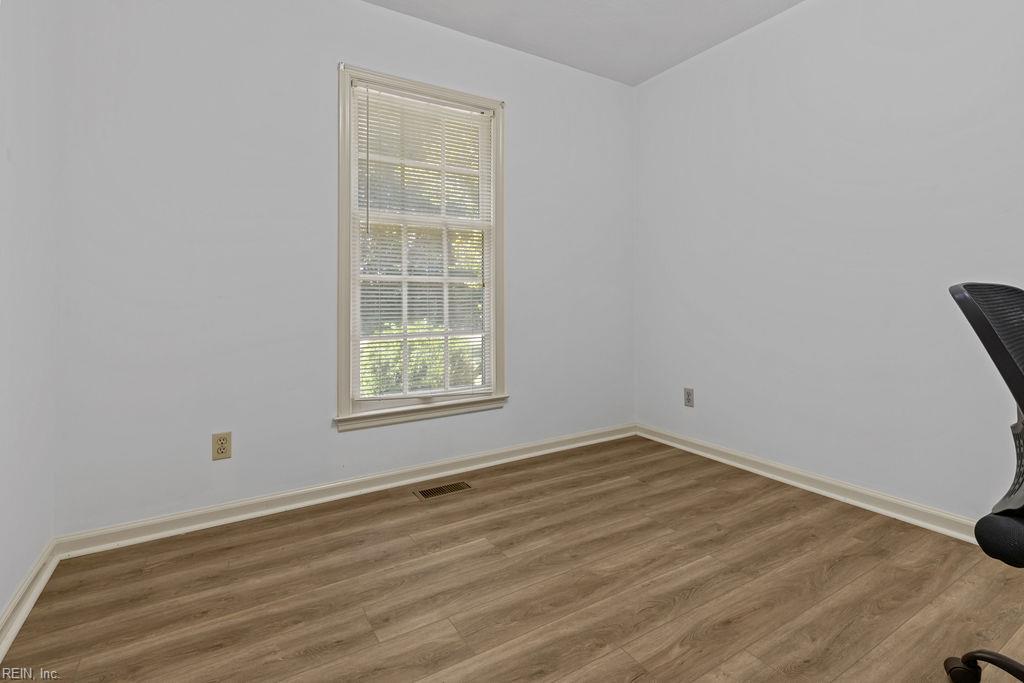21029 Drake Rd Property Photo 11