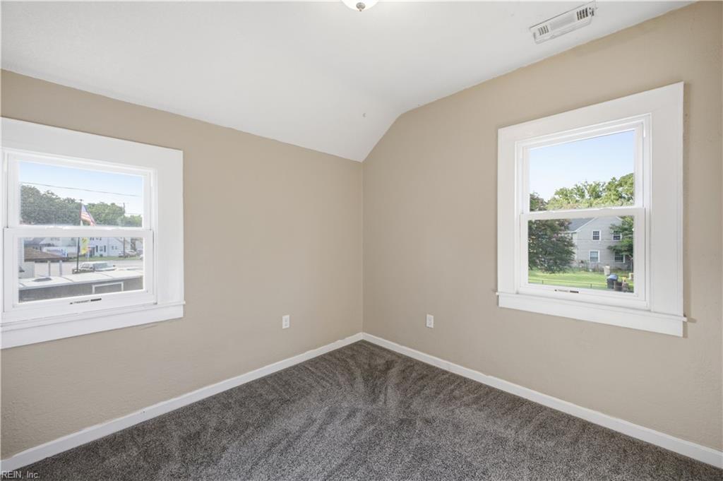 10 Alden Ave Property Photo 16
