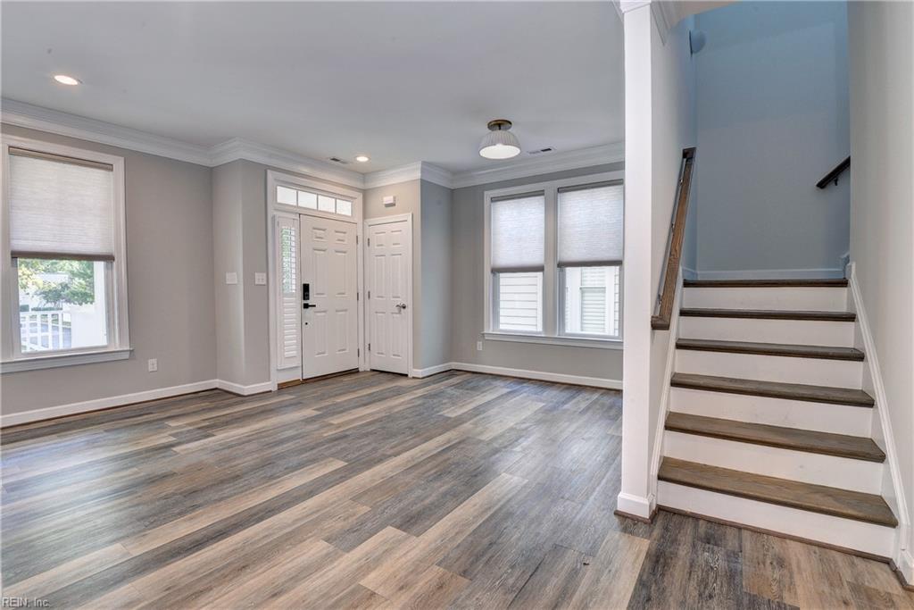 5441 Center St Property Photo 6